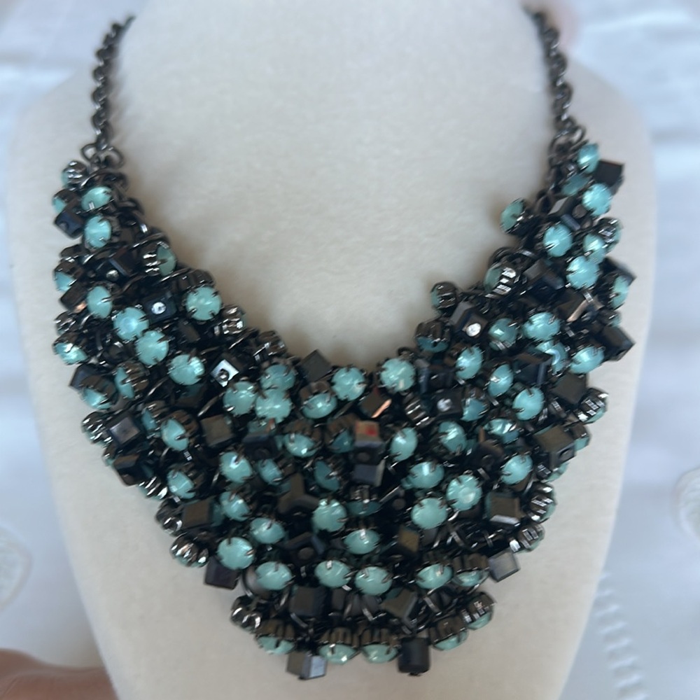 🛍️SALE🛍️ Rhinestones Bib Fashion Necklace / Statement Necklace - Picture 3 of 3